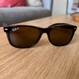 Ray ban women’s wayfarer sunglasses (polarized!!)